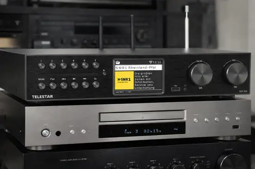 TELESTAR HiFi-Baustein als Digitalradio in einer klassischen HiFi-Anlagenkombination mit integriertem Verstärker